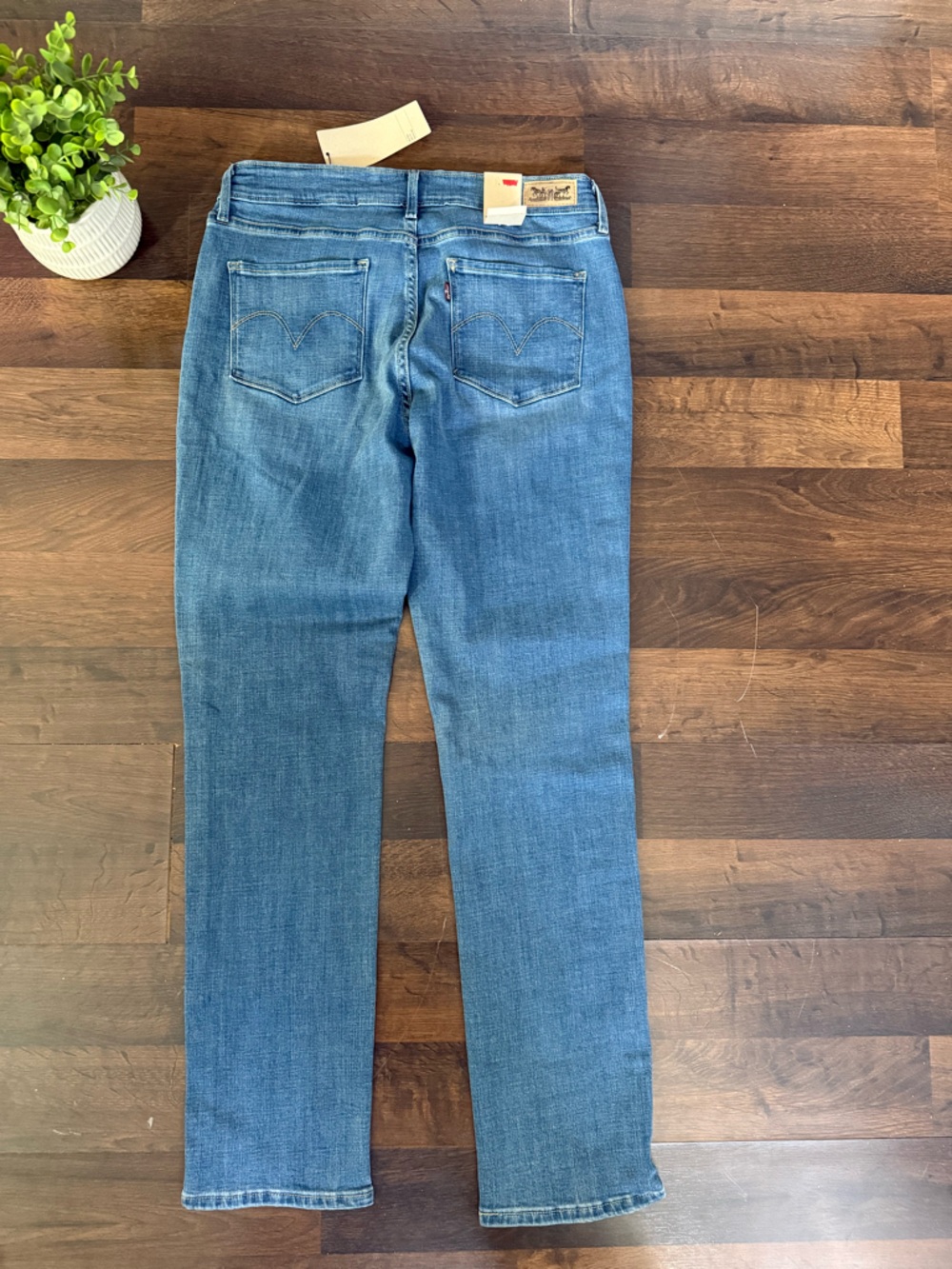 Levi's Mid Rise Skinny Jeans - Picture 8 of 9